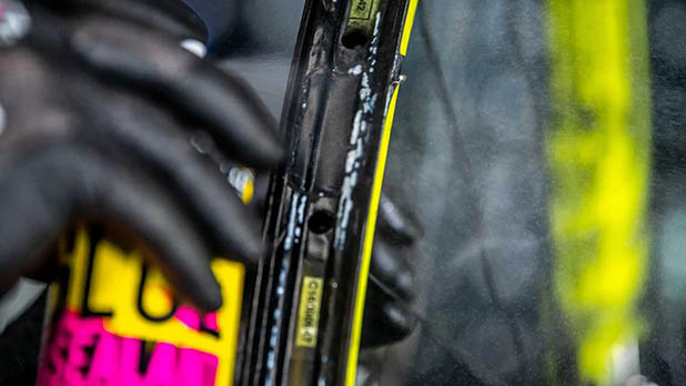 Muc- Off Glue & Sealant Remover