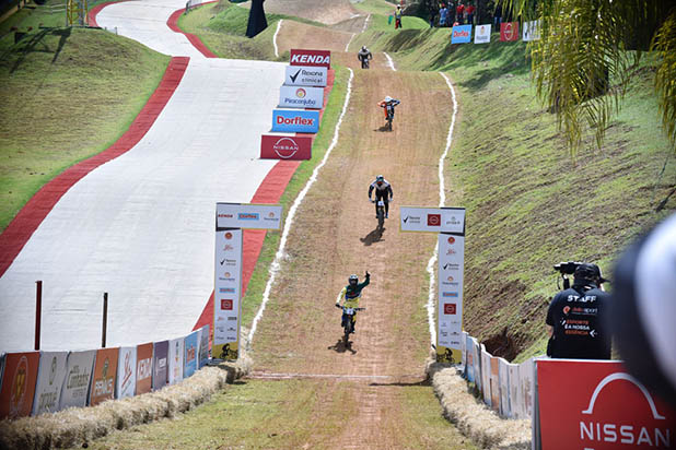 Desafio de Downhill 4X - Rei & Rainha da Montanha