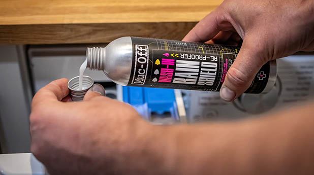 Muc-Off Wash-In Rain Shield Re-proofer